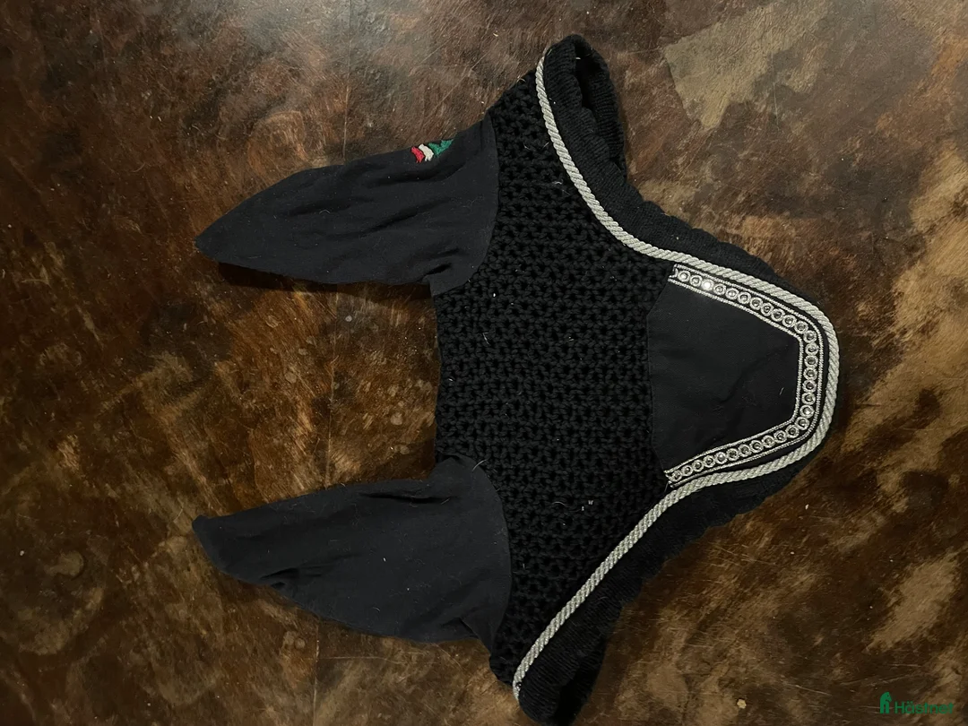 Schabrak & Vojlockar hästutrustning till salu: Schabrak och huvor säljs billigt i Sävedalen - Annons 4