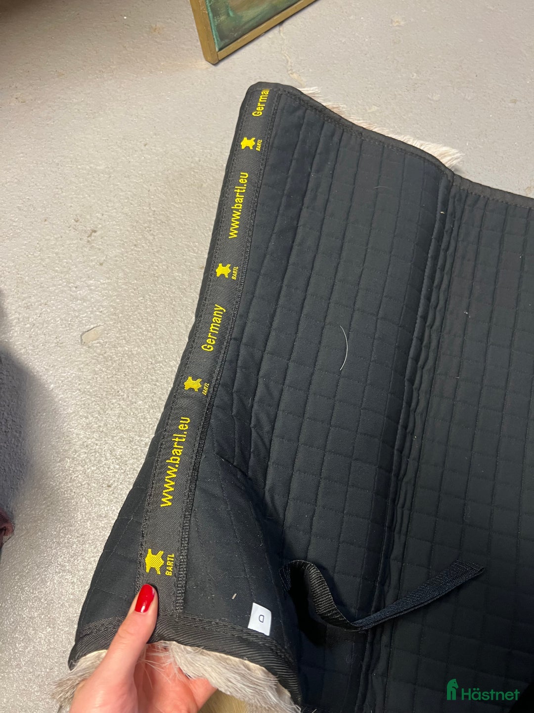 Schabrak & Vojlockar hästutrustning till salu: Nytt BARTL renskinnschabrak i Enköping - Annons 6