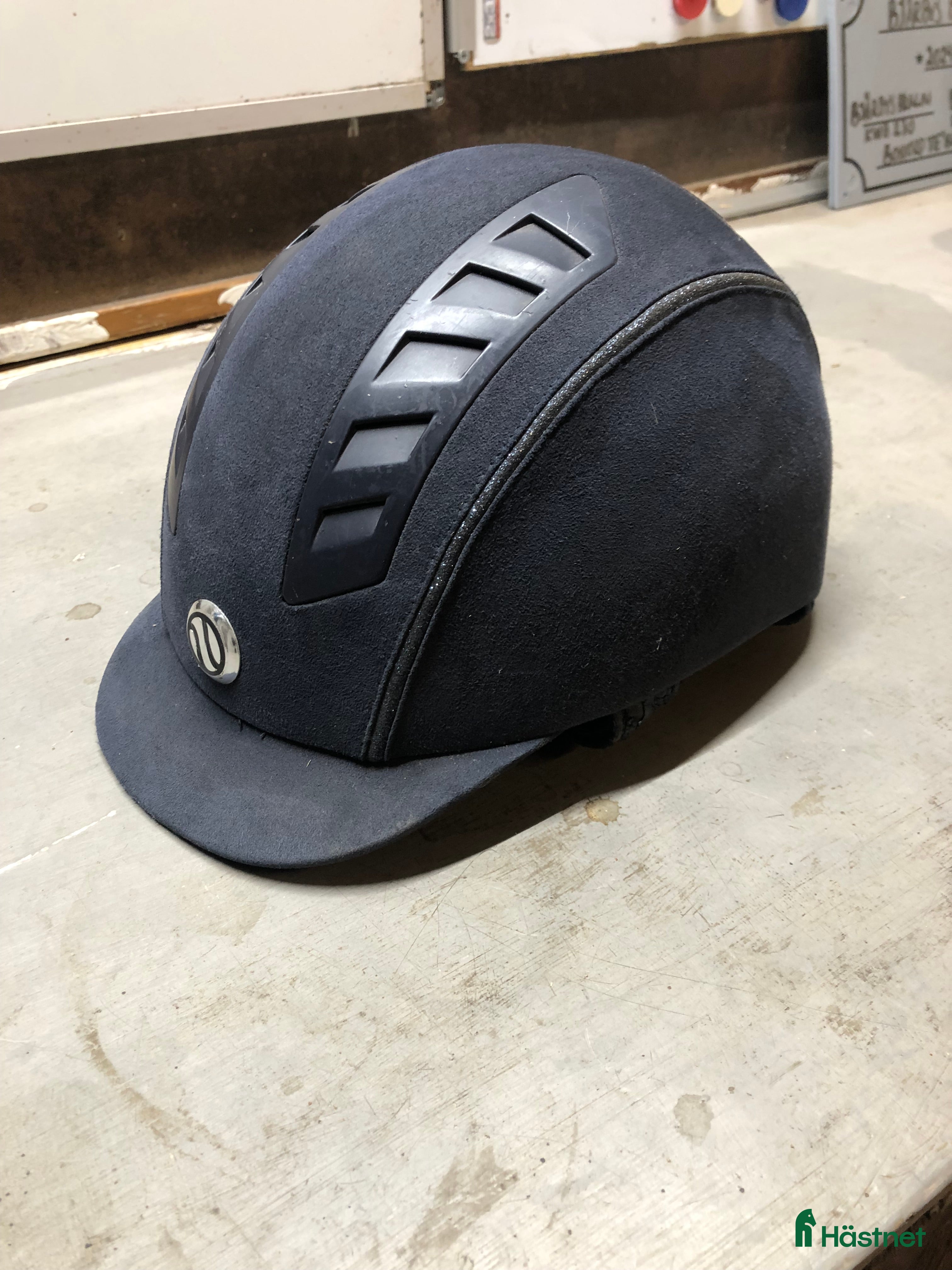 Hjälmar ryttarutrustning till salu: back on track hjälm i Munka-ljungby - Annons 3