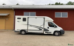 Hästlastbilar  fordon & transport till salu: Peugeot Equi-trek 3-sits från 2012. 950kg lastvikt i Täby - Bild 3