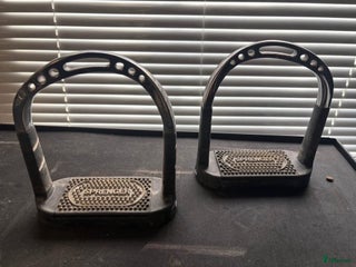 Stigbyglar hästutrustning till salu: Stigbyglar Sprenger Flexcite i Vetlanda - Annons 16