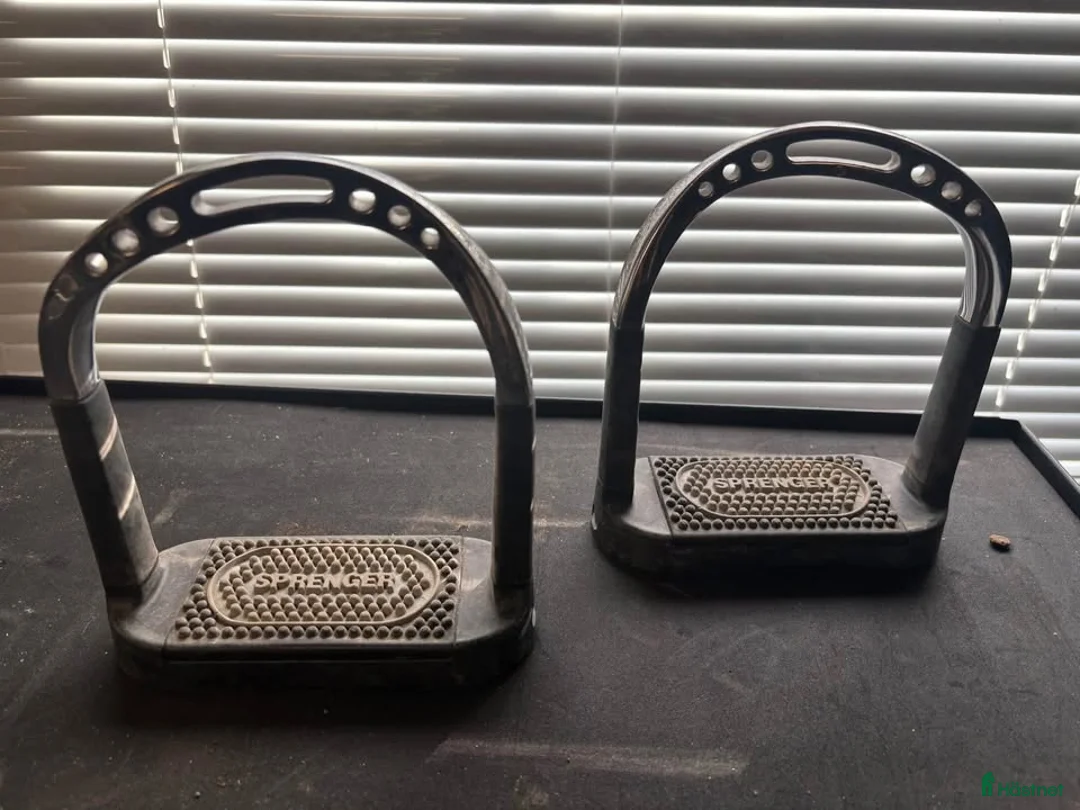 Stigbyglar hästutrustning till salu: Stigbyglar Sprenger Flexcite i Vetlanda - Annons 1