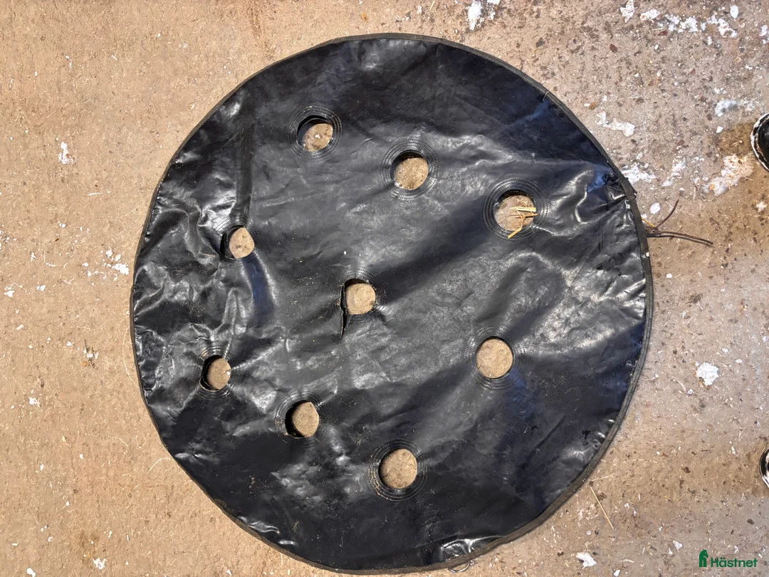 Övrig utrustning övrig utrustning till salu: Kentucky hökudde XL slowfeeder - Annons 1