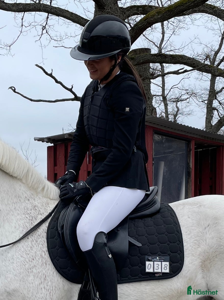 Jackor & Kavajer ryttarutrustning till salu: Equiline kavaj - Annons 3