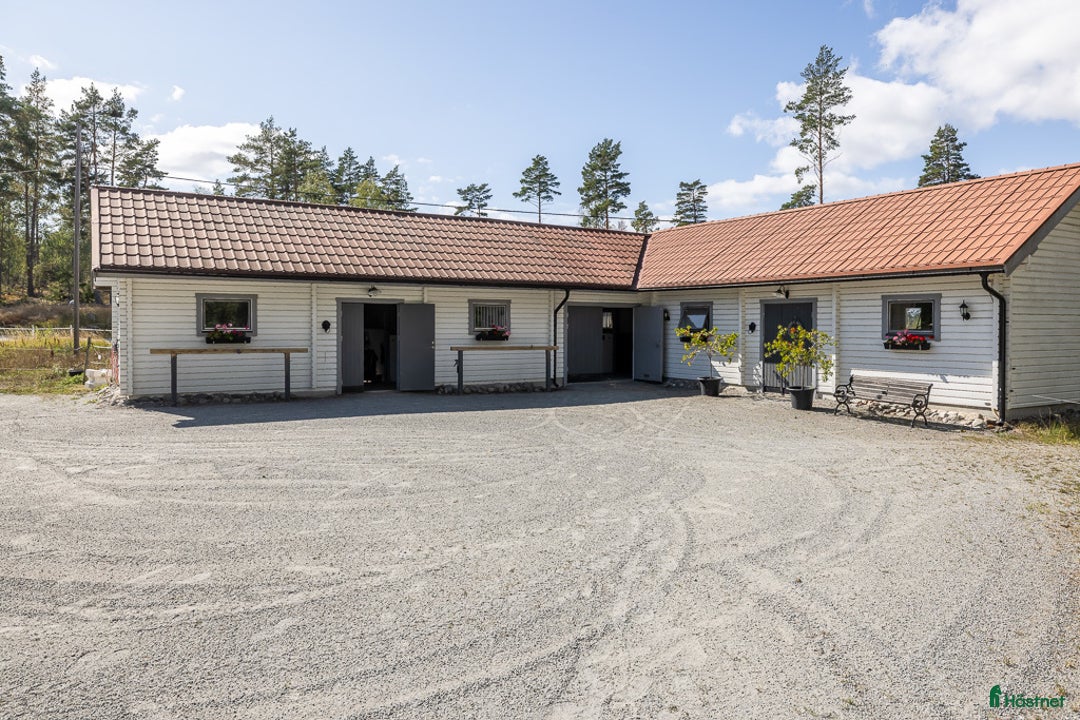  stallplats finnes: Egen del i stall på mordern hästgård nära Enköping i Stockholm - Annons 7