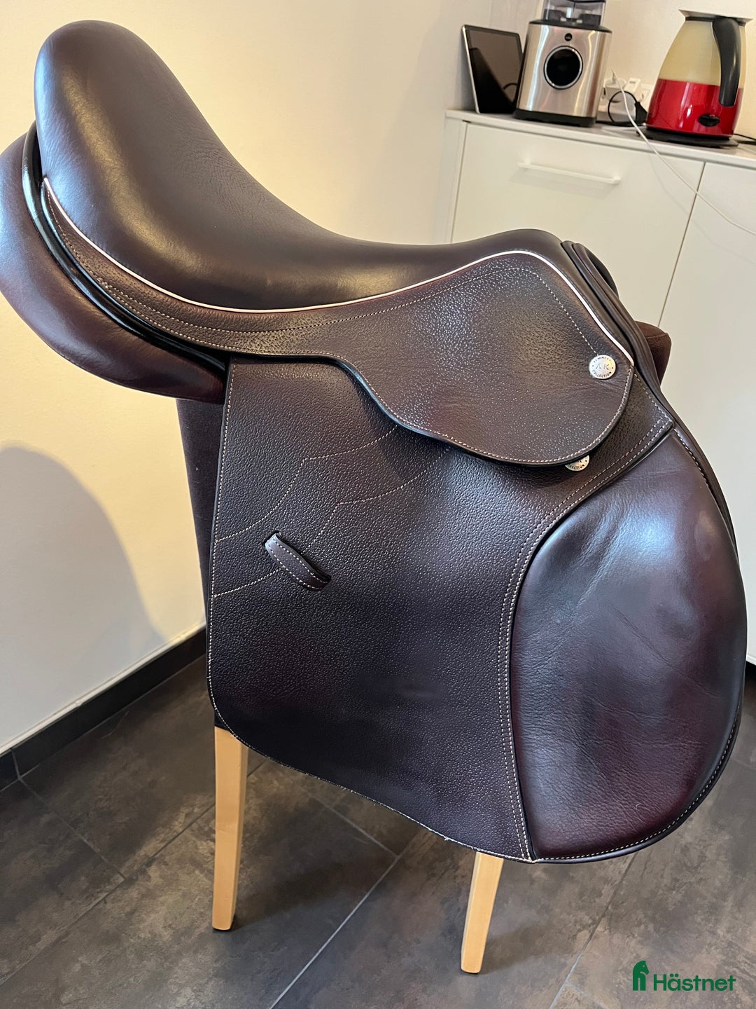 Sadlar hästutrustning till salu: Kemnevall hoppsadel i Asarum - Annons 1