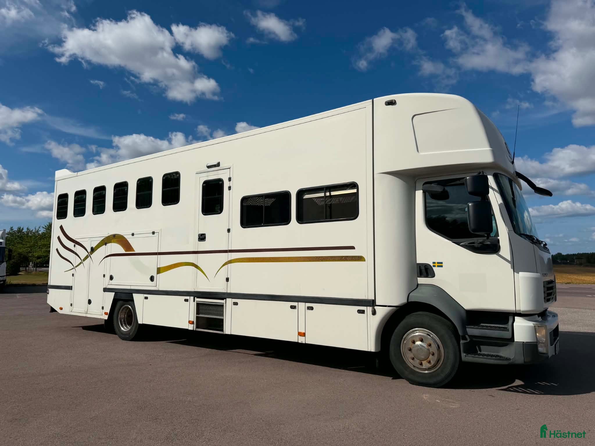Hästlastbilar  fordon & transport till salu: C-KORT THEAULT 6 HÄSTARS MED BODEL  - Annons 2