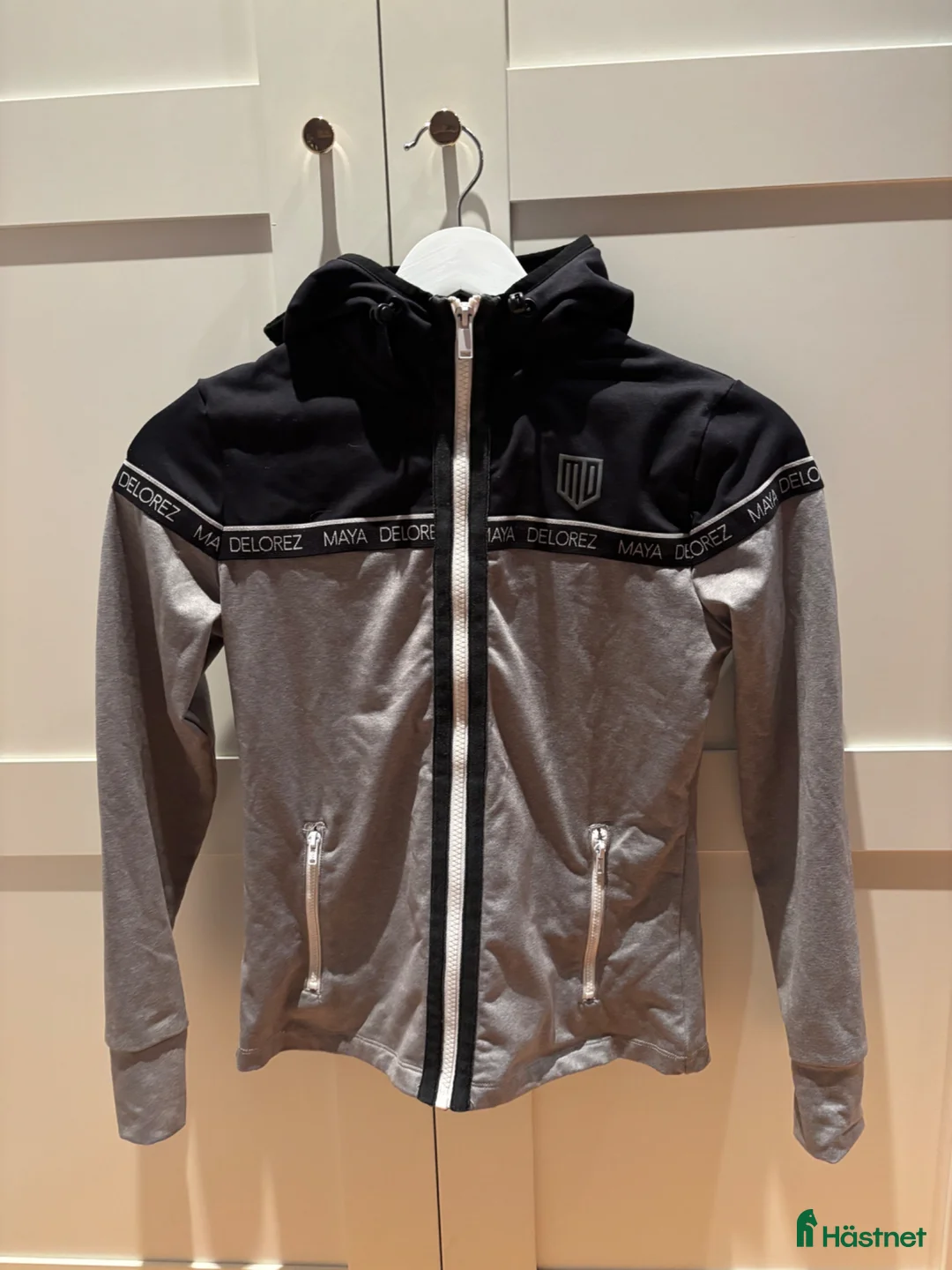 Jackor & Kavajer ryttarutrustning till salu: Maya Delorez Zip-hoodie - Annons 1
