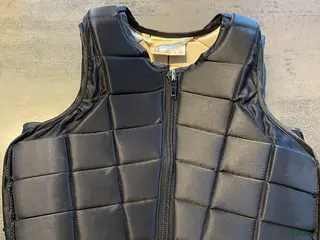 Säkerhetsvästar ryttarutrustning till salu: Racesafe - Annons 1