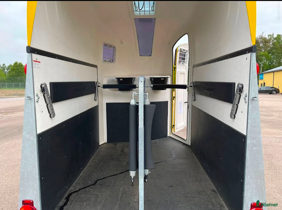 Hästtransporter  fordon & transport till salu: Humbaur Pegasus isolerad glasfiber i Teckomatorp - Annons 7