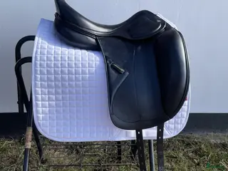 Sadlar hästutrustning Välskött Amerigo dressyrsadel - Annons 2