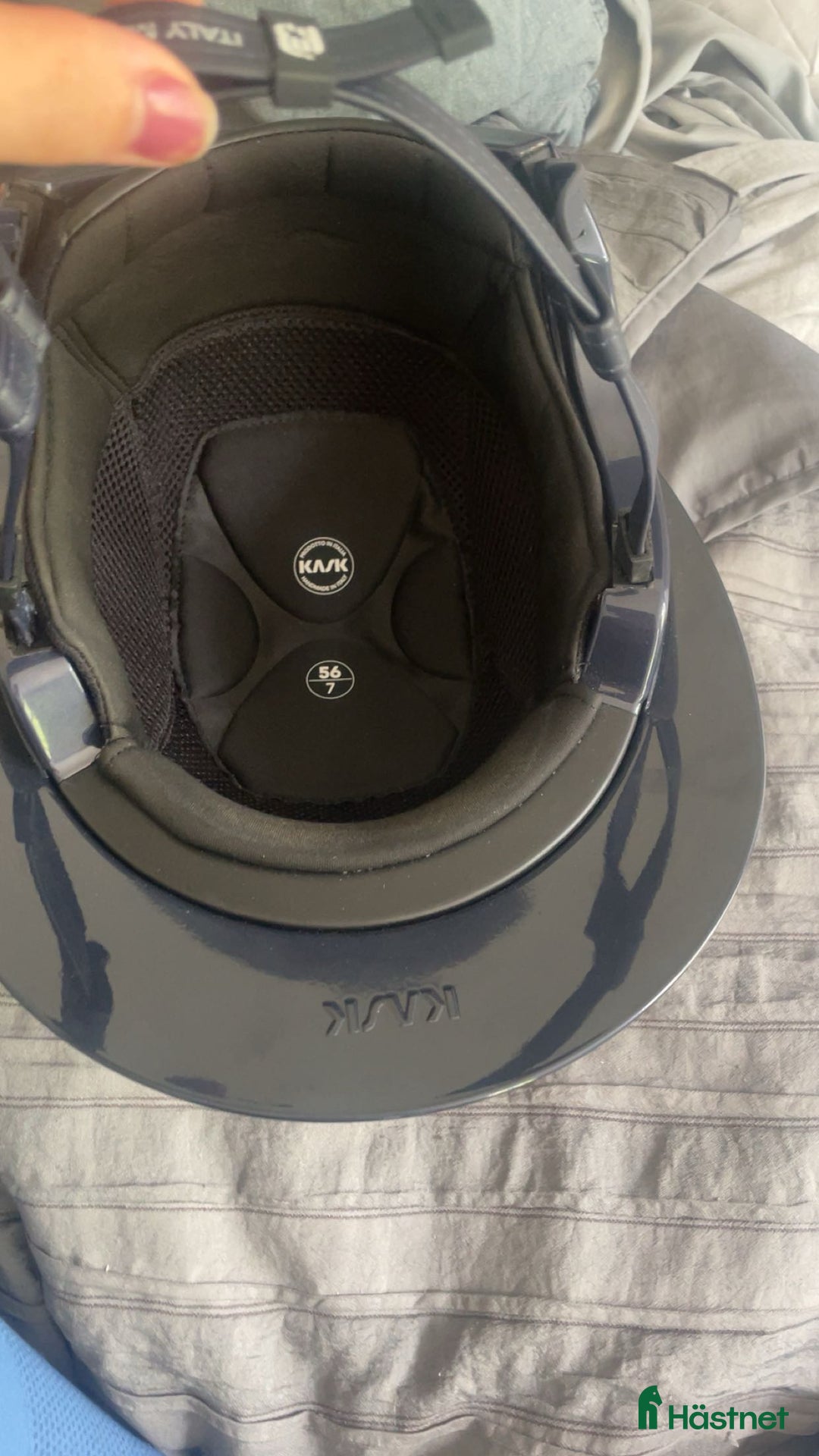 Hjälmar ryttarutrustning till salu: Intressekoll på min kask  i Berga - Bild 4