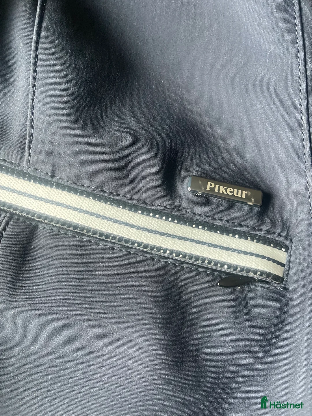 Jackor & Kavajer ryttarutrustning till salu: Pikeurkavaj i superskick - Annons 3