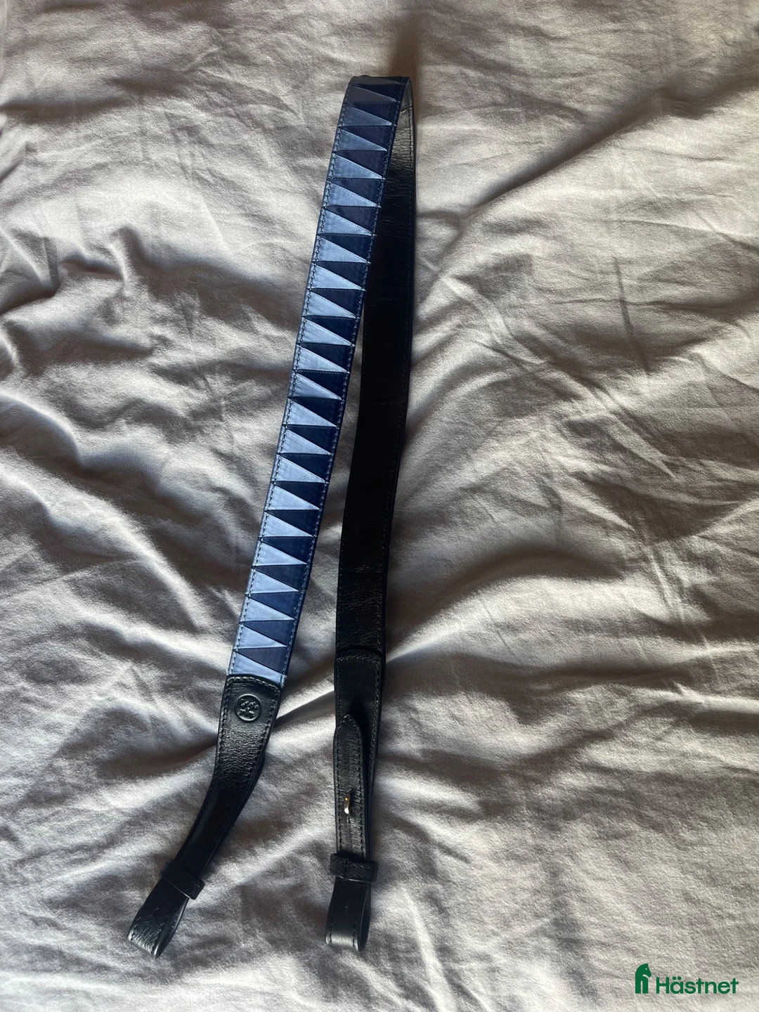 Övrigt Ridkläder ryttarutrustning till salu: Get The Gallop blue bag strap - Annons 1