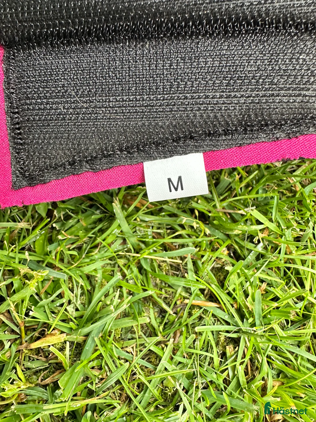 Benskydd hästutrustning till salu: Rosa benskydd + matchande boots  i Boden - Annons 4