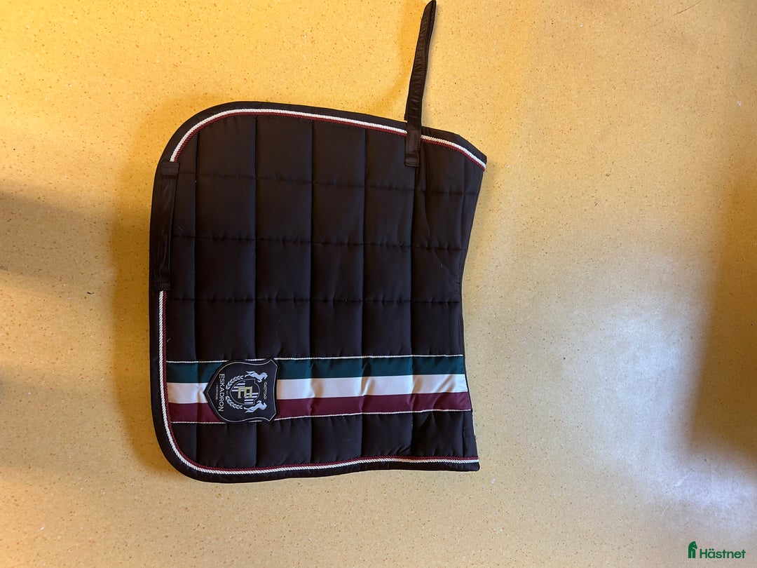 Schabrak & Vojlockar hästutrustning till salu: Oanvänd Eskadron Schabrak i Lessebo - Annons 2