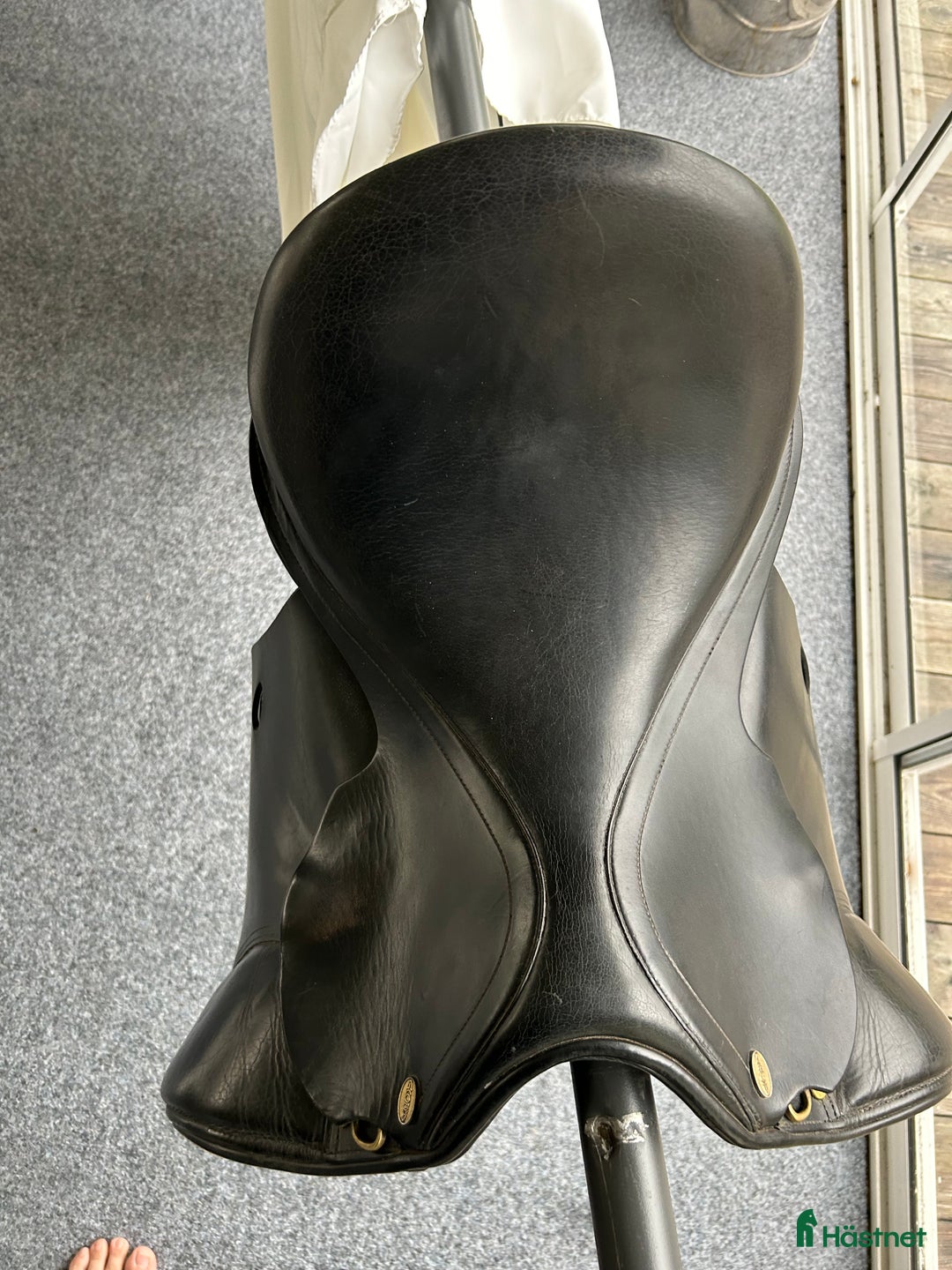 Sadlar hästutrustning till salu: Svart dressyrsadel från Globus i Mellerud - Annons 4
