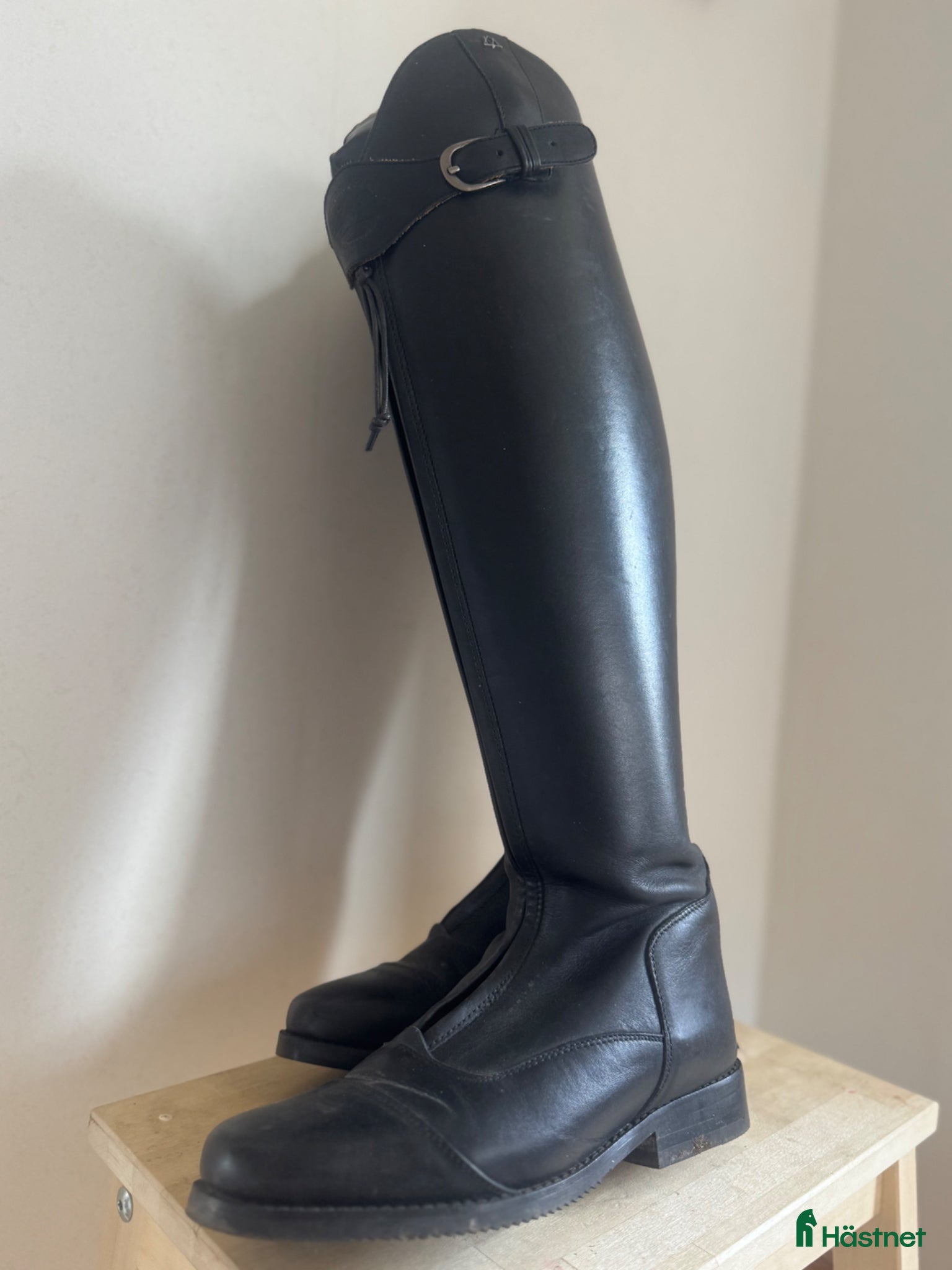 Ridstövlar ryttarutrustning till salu: Fina dressyrstövlar - Annons 1