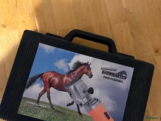 Övrig Hästutrustning hästutrustning Vill din häst bli av med all vinterpäls? i Strömstad - Annons 4