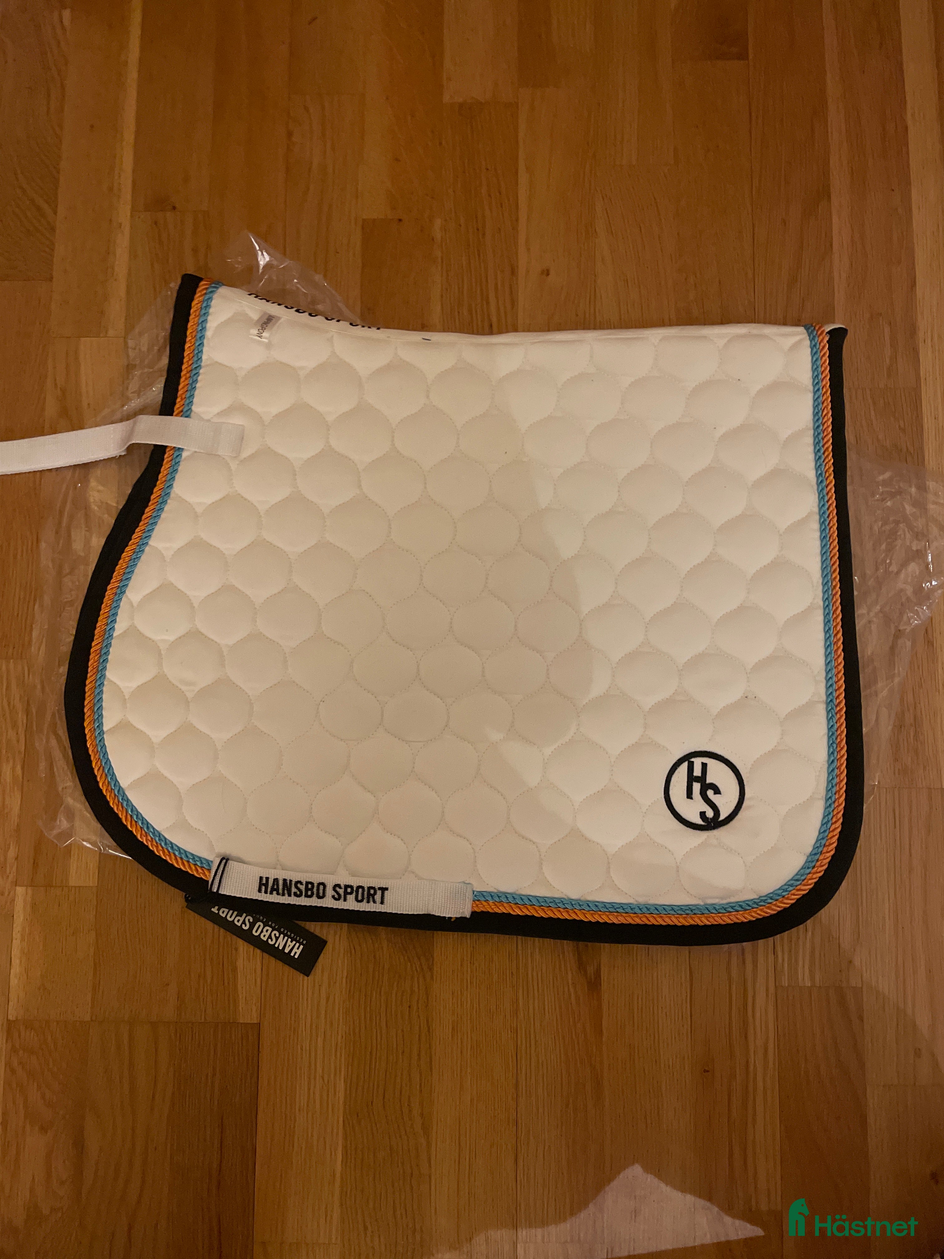 Schabrak & Vojlockar hästutrustning Vitt schabrak  i Umeå - Annons 1