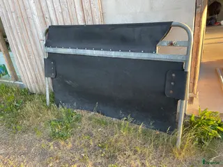Övrig utrustning övrig utrustning till salu: Mellanvägg och bommar till släp - Annons 2