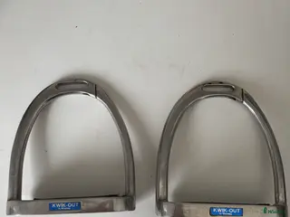 Stigbyglar hästutrustning Kwik-Out Säkerhetsstigbyglar i Uttran - Annons 6