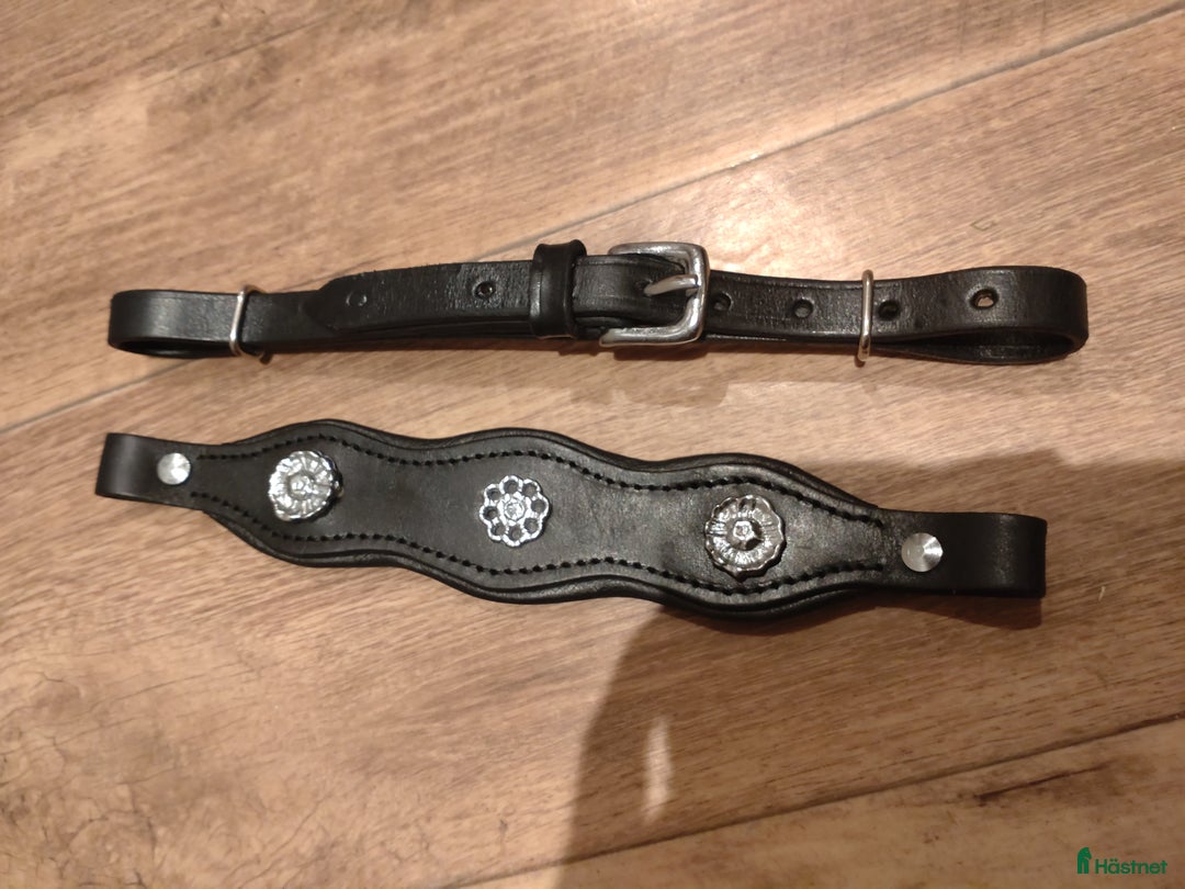 Träns hästutrustning till salu: Ny - nosdel o curbstrap cob  i Klippan - Annons 1