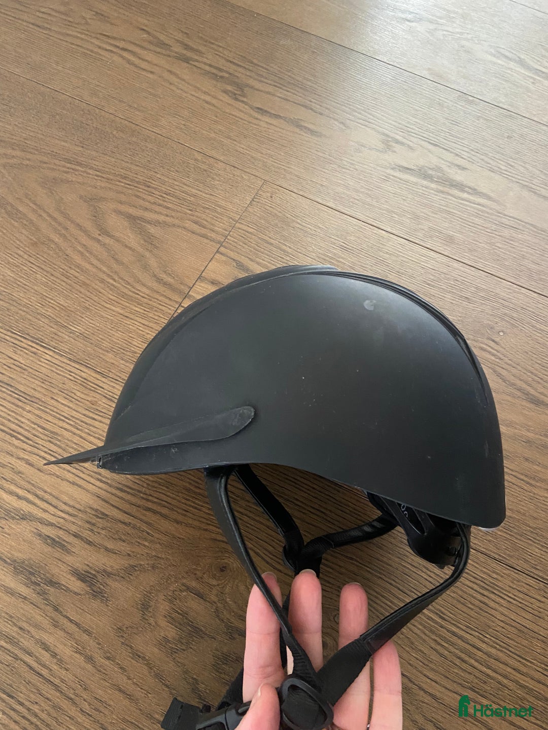 Hjälmar ryttarutrustning till salu: Ridhjälm i bra skick i Varberg - Annons 2