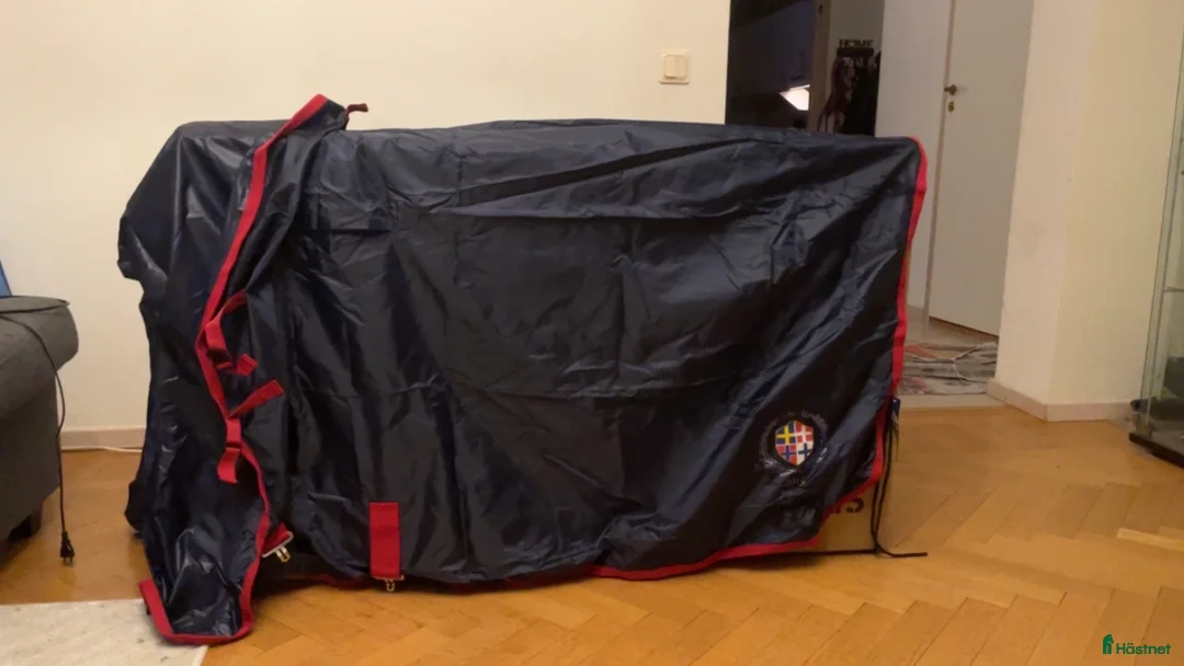 Täcken hästutrustning till salu: Stort parti hästsaker och 2 hjälmar i Borås - Annons 2