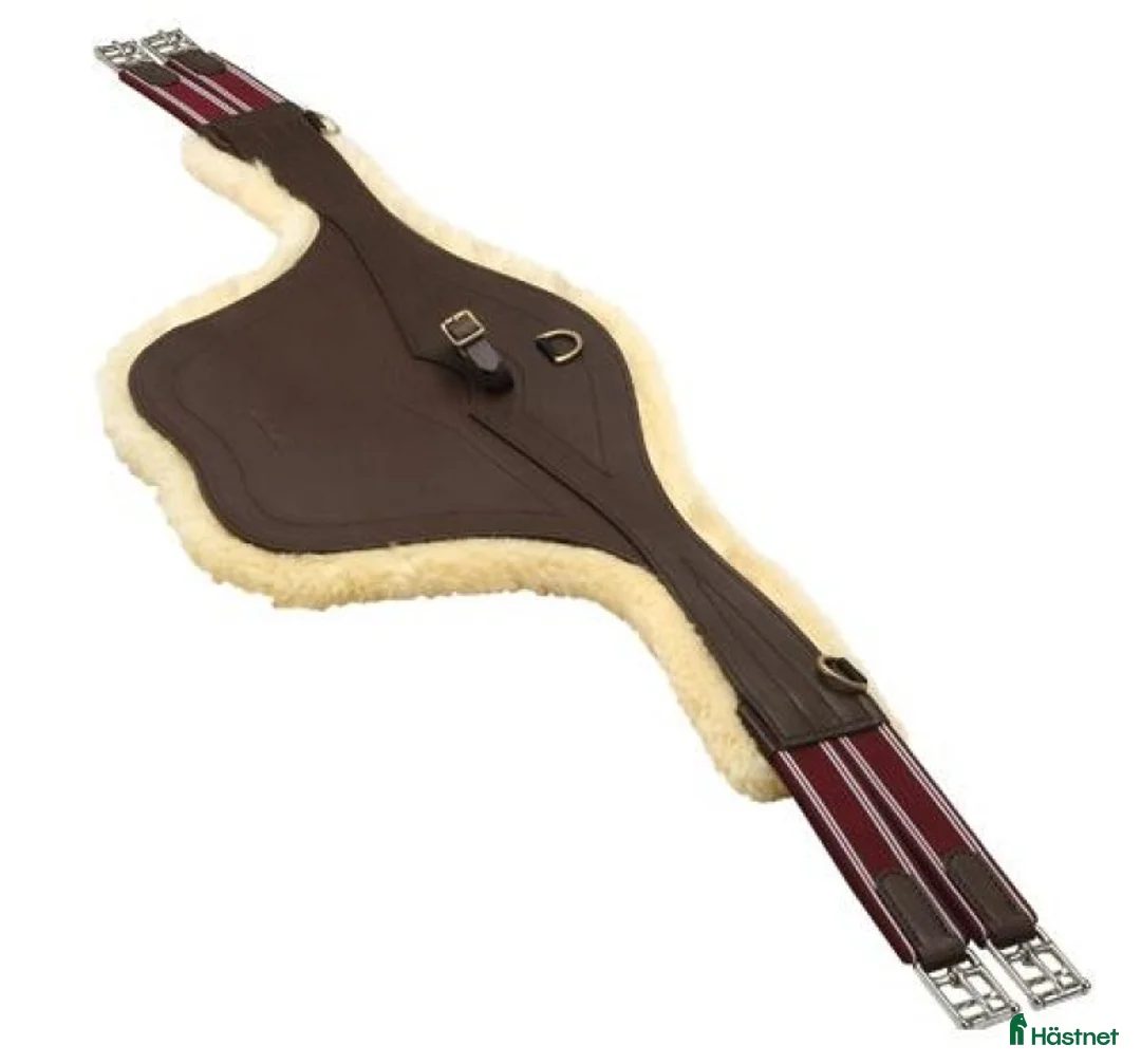 Sadeltillbehör hästutrustning till salu: HOPPGJORD ”EUROPEAN” MED FÅRSKINN  995 i Borlänge - Annons 4