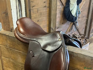 Sadlar hästutrustning till salu i Kinna - Annons 1