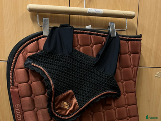 Schabrak & Vojlockar hästutrustning till salu: Equito schabrak och huva Stl full hopp ny skick i Älvkarleby - Annons 19