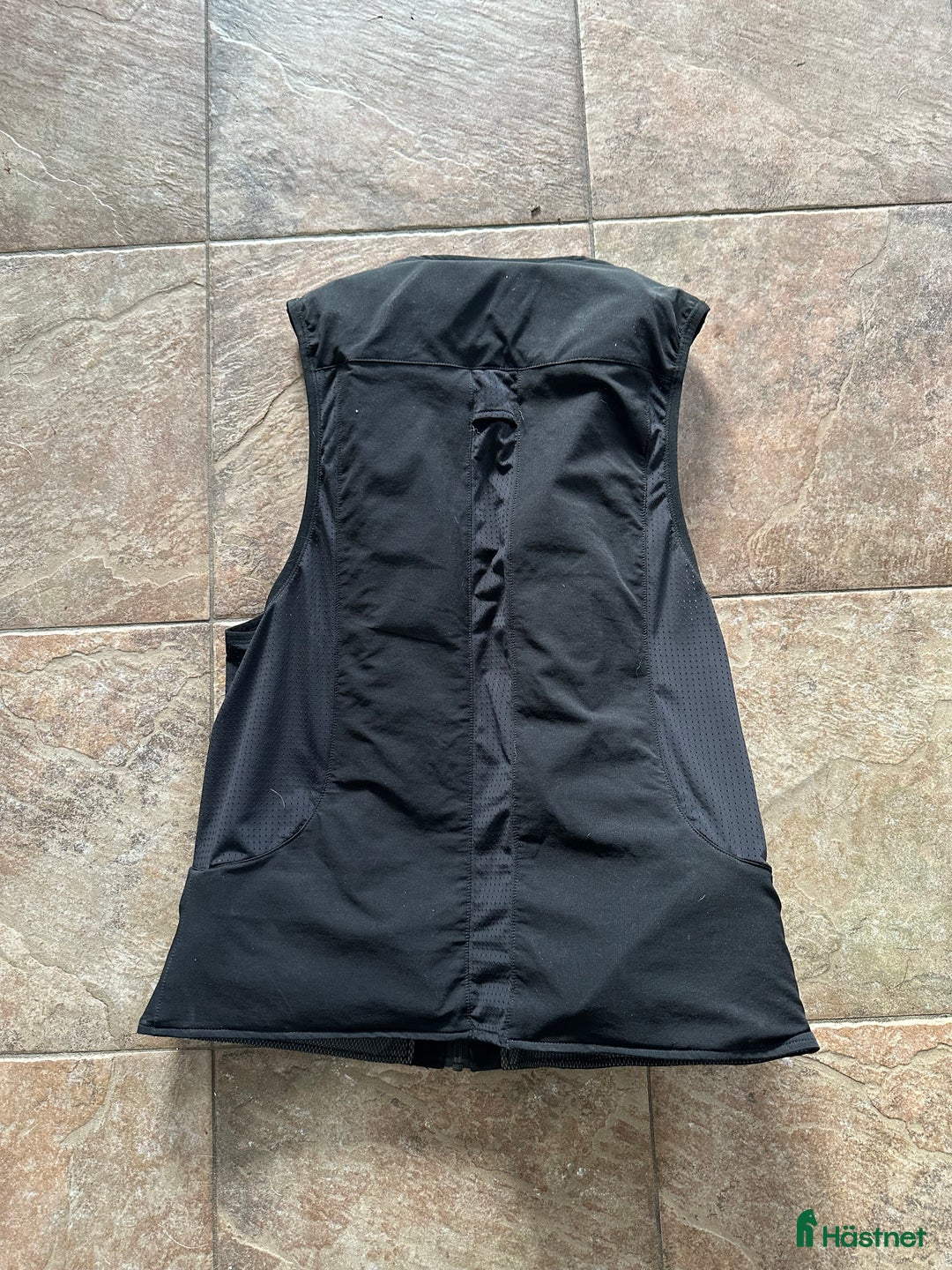 Säkerhetsvästar ryttarutrustning till salu: Airbagväst storlek M  i Björkvik - Annons 2