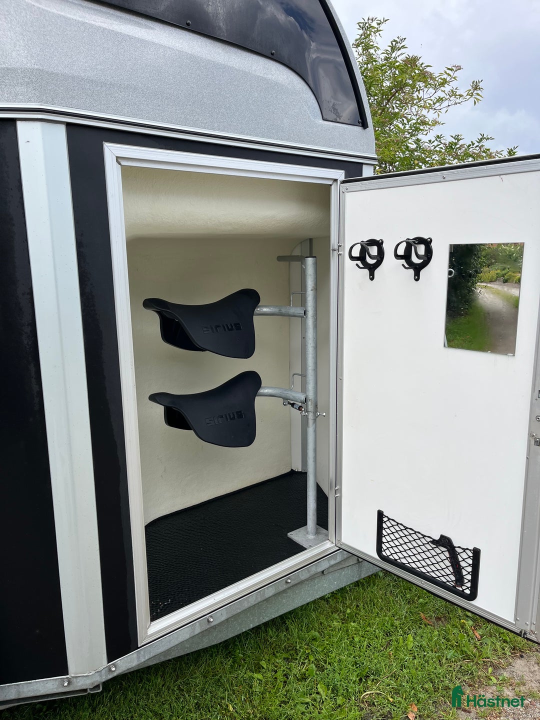 Hästtransporter  fordon & transport till salu: Hästsläpp från Sirius i Staffanstorp - Annons 2