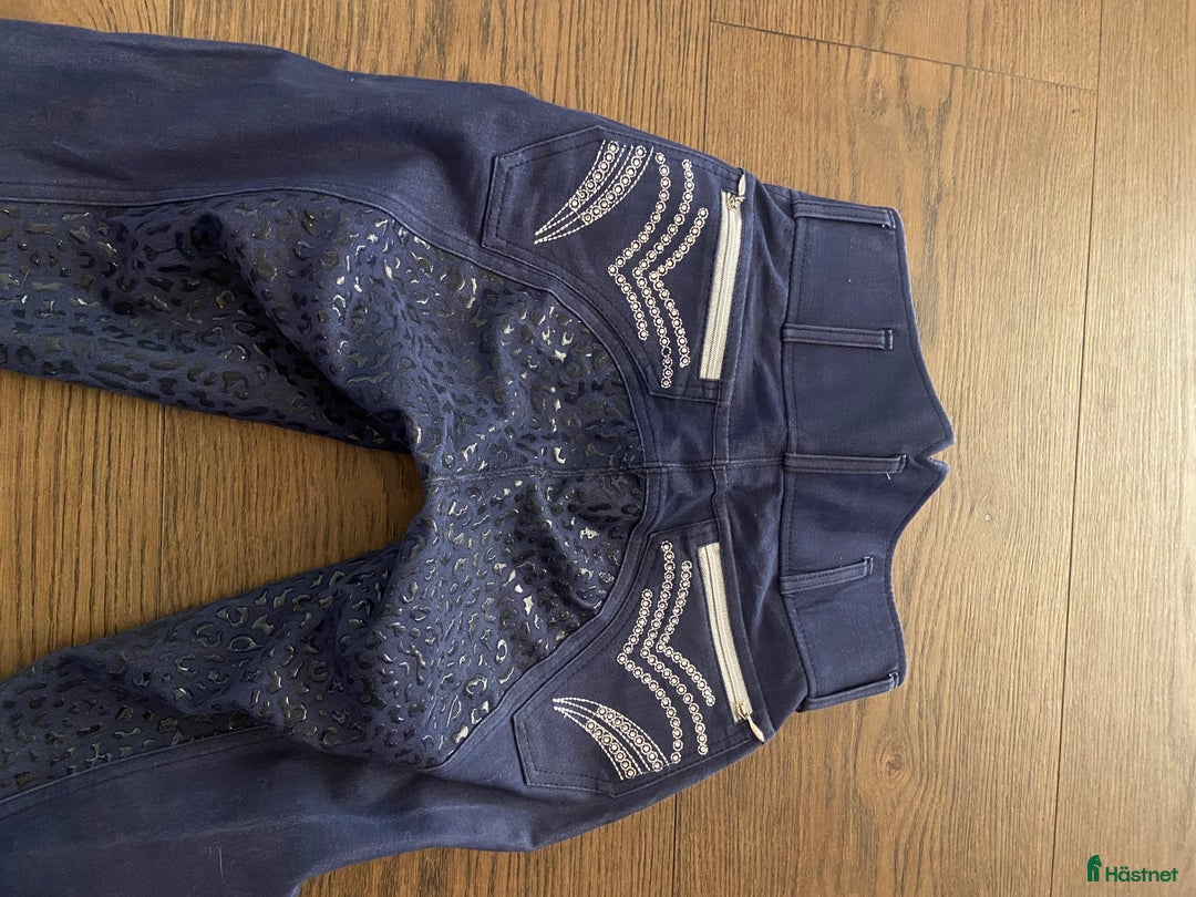 Ridbyxor ryttarutrustning till salu: Ridbyxor med snygga detaljer  i Varberg - Annons 6