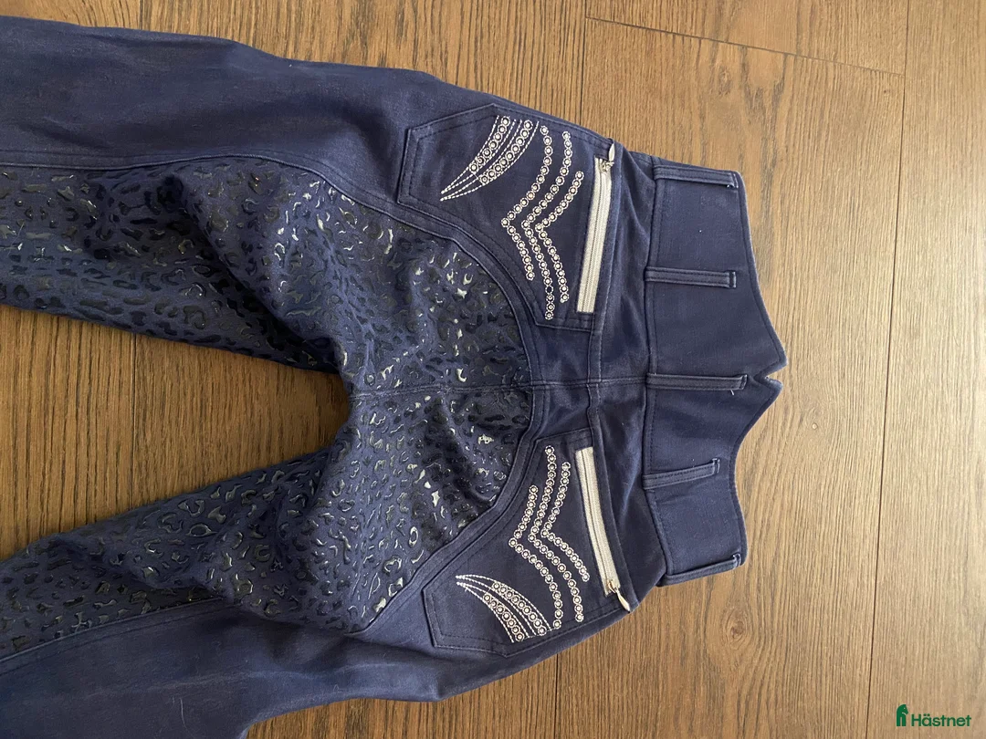 Ridbyxor ryttarutrustning till salu: Ridbyxor med snygga detaljer  i Varberg - Annons 6