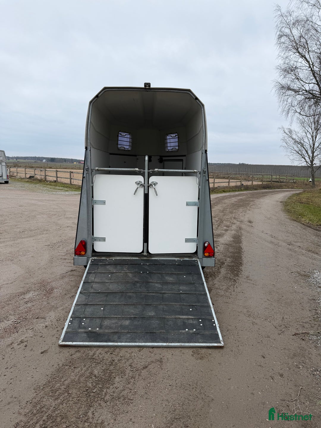 Hästtransporter  fordon & transport till salu: Värmlandsvagen-17 Kompositgolv nya väggar  i Västerås - Annons 6