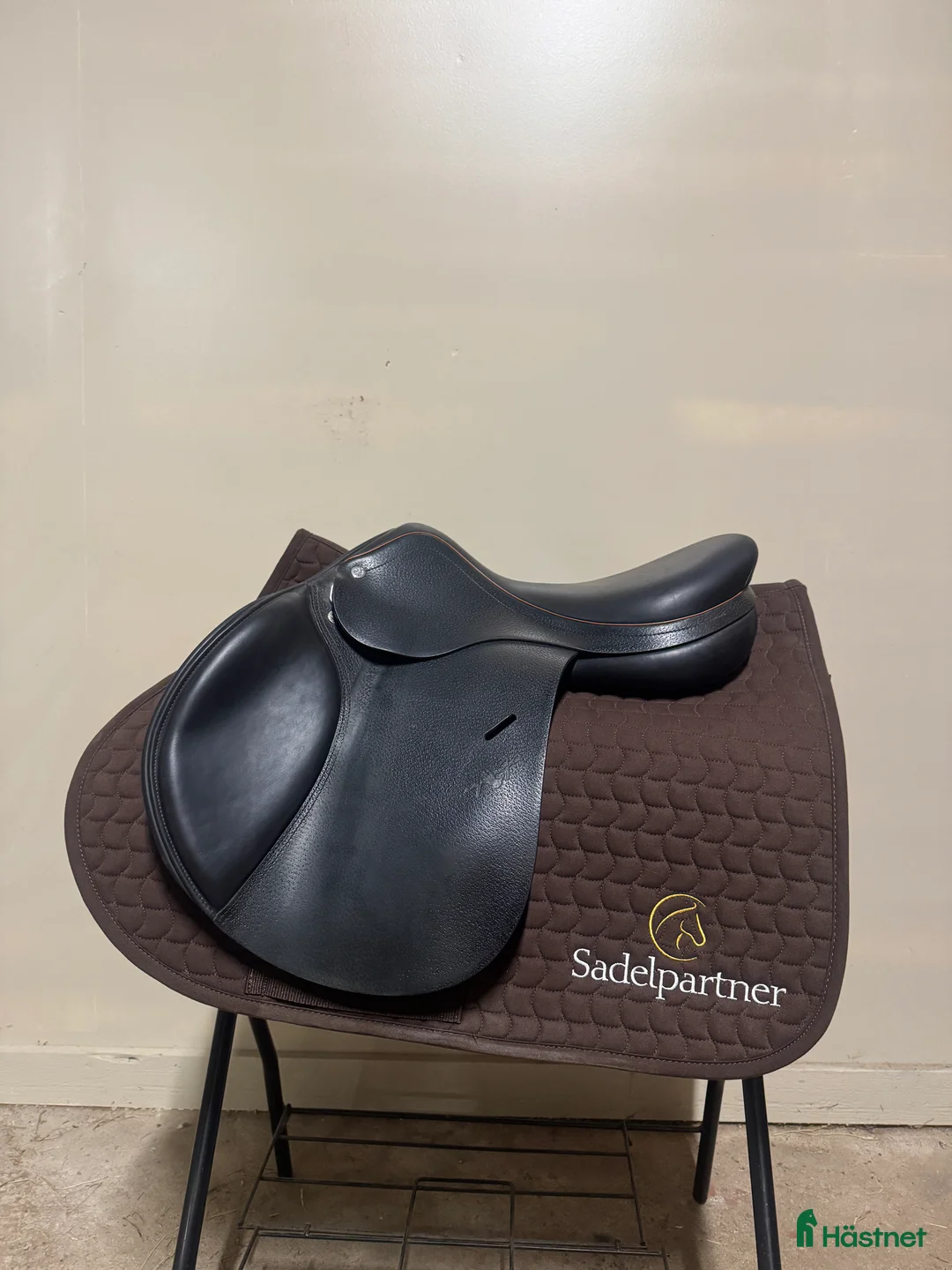 Sadlar hästutrustning till salu: Equipe Expression 16.5” - Annons 1