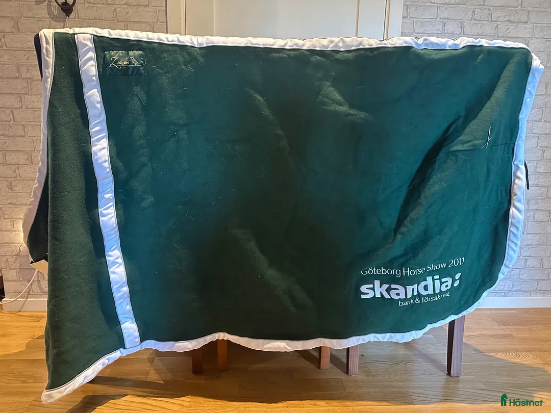 Täcken hästutrustning till salu: Ulltäcke 135 cm i Kristianstad - Annons 1