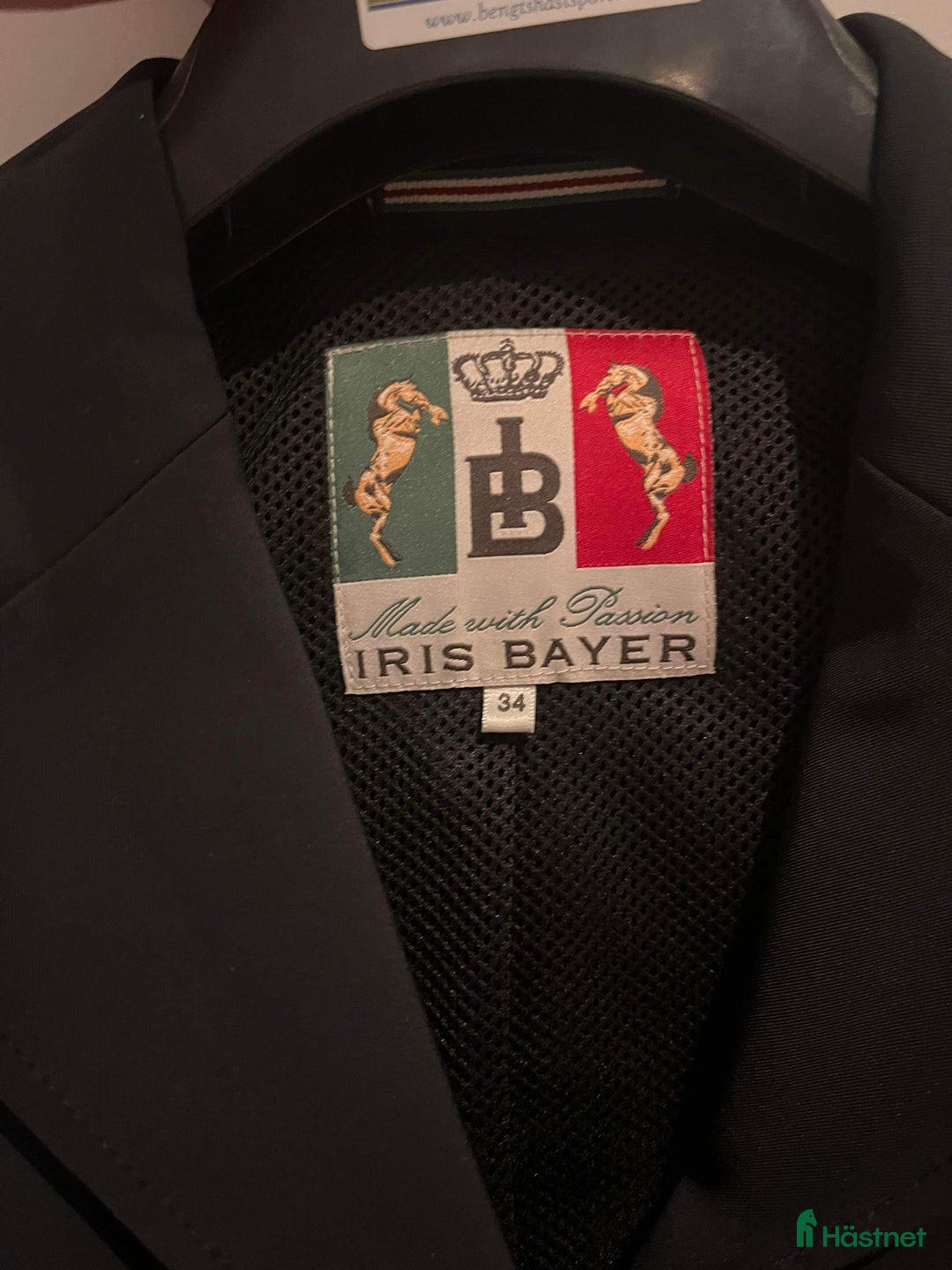 Jackor & Kavajer ryttarutrustning till salu: Helt ny oanvända svart iris bayer kavaj storlek 34 i Vellinge - Annons 3