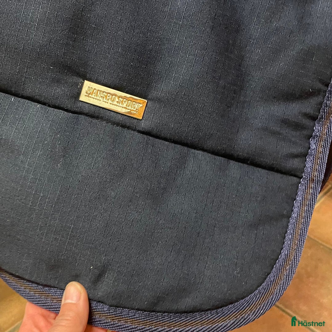 Täcken hästutrustning till salu: Nytt 200 g stalltäcke, endast provat i Uppsala - Annons 4