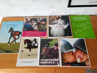 Övrig utrustning övrig utrustning till salu: Blandat med fakta böcker / häften - Annons 1