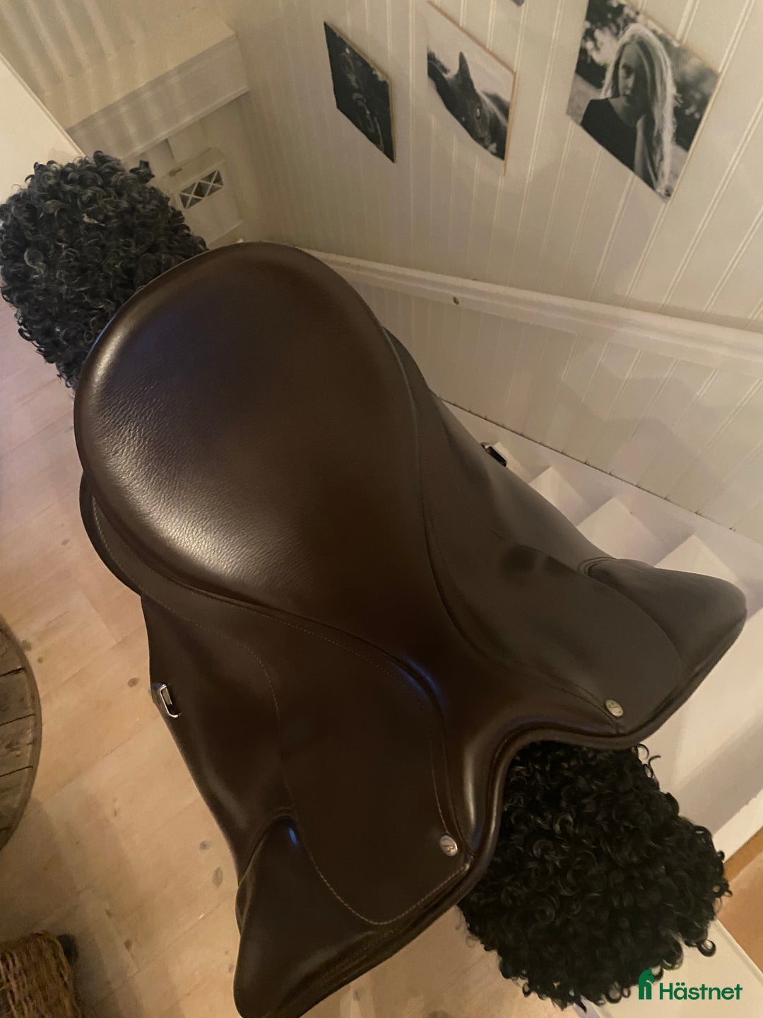 Sadlar hästutrustning till salu: Mycket fin Bates dressyrsadel! i Tranås - Annons 4