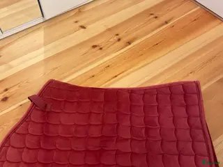 Schabrak & Vojlockar hästutrustning Rosa/röd sammets schabrak i Söråker - Annons 12