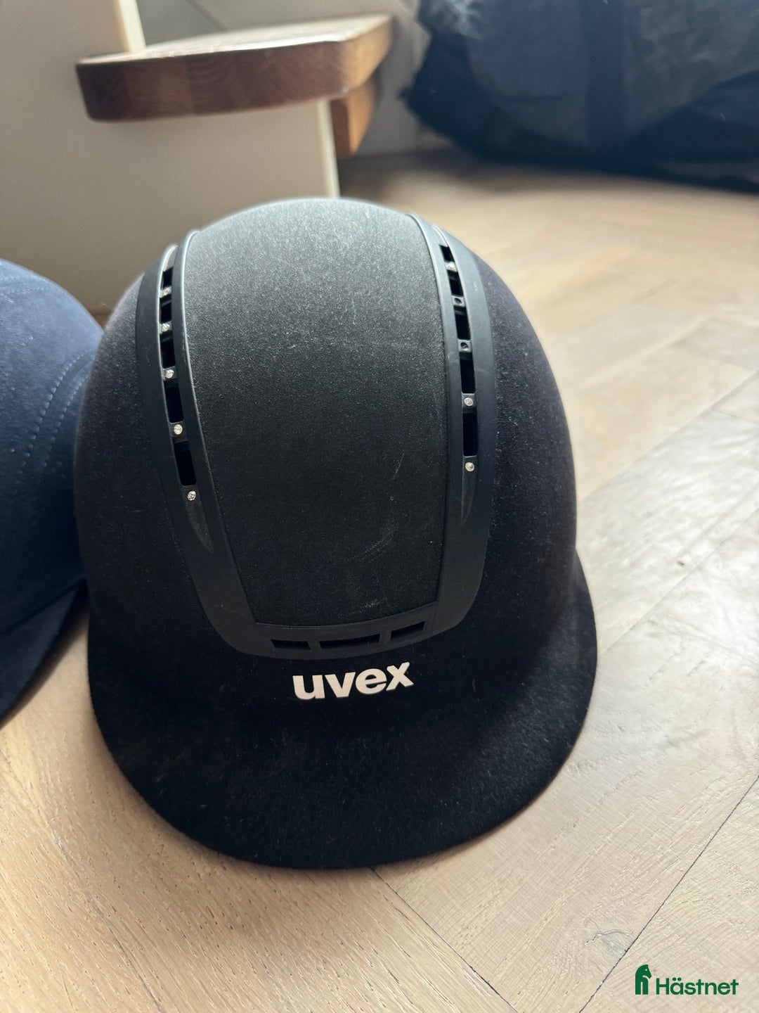 Hjälmar ryttarutrustning till salu: Uvex ridhjälm i Stockholm - Annons 1