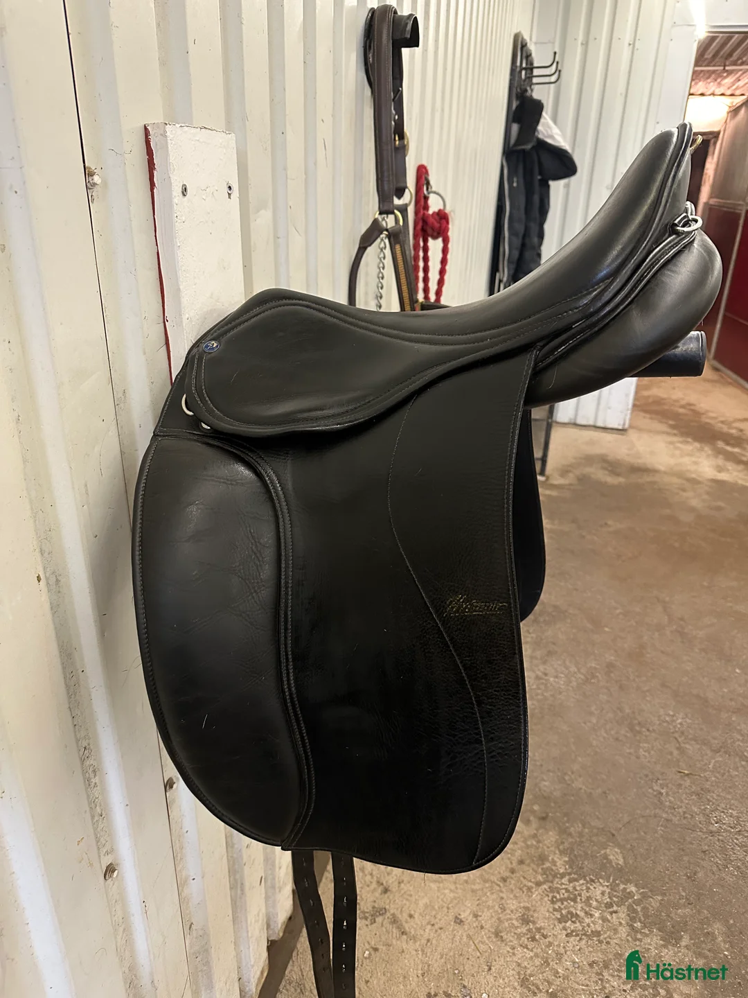 Sadlar hästutrustning till salu: Hrimnir Pro 17.5” - Annons 1