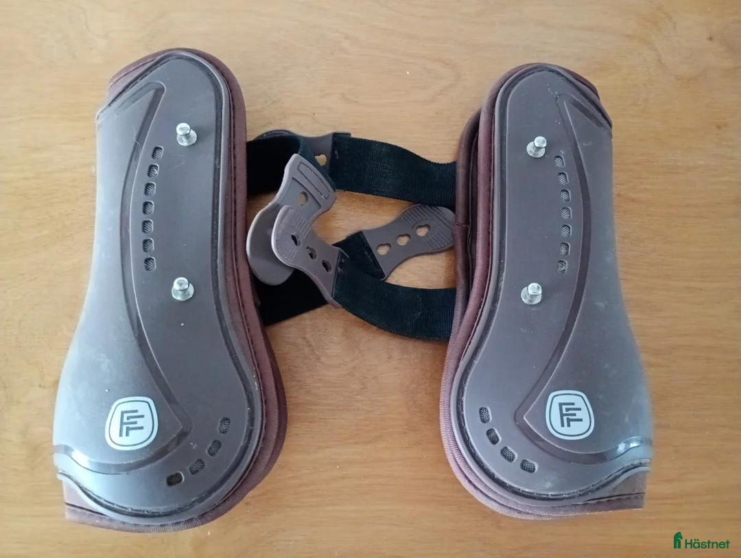 Benskydd hästutrustning till salu: Fram - och bakbenskydd  - Annons 1