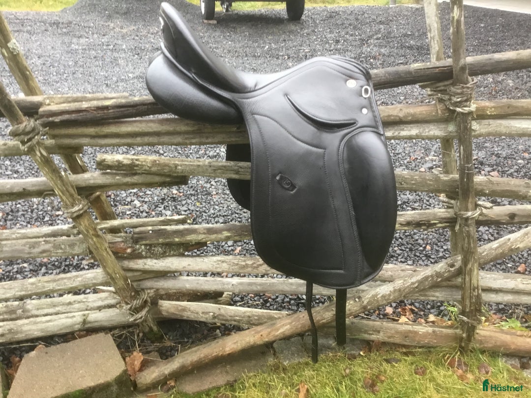 Sadlar hästutrustning till salu: Byta sadel eller byta häst 🤔 i Jönköping - Annons 2