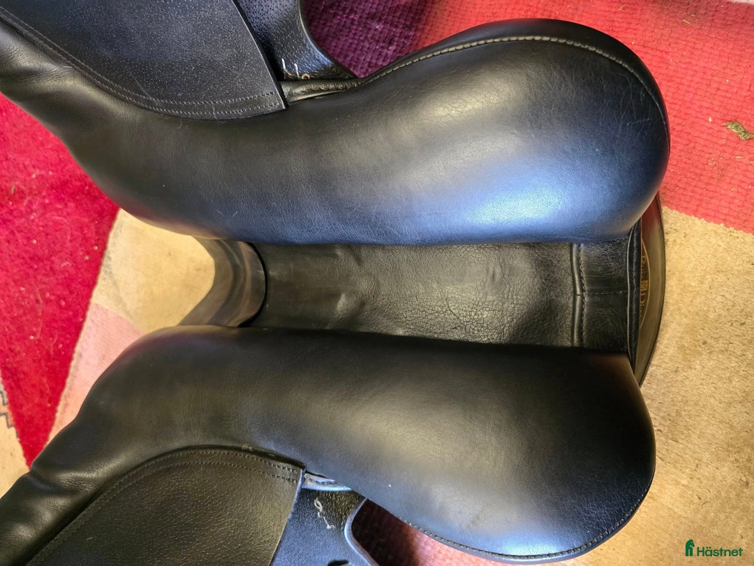 Sadlar hästutrustning till salu: dressyrsadel i Olofström - Annons 3