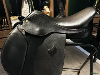 Sadlar hästutrustning Henri de Rivel hoppsadel i Knivsta - Annons 1